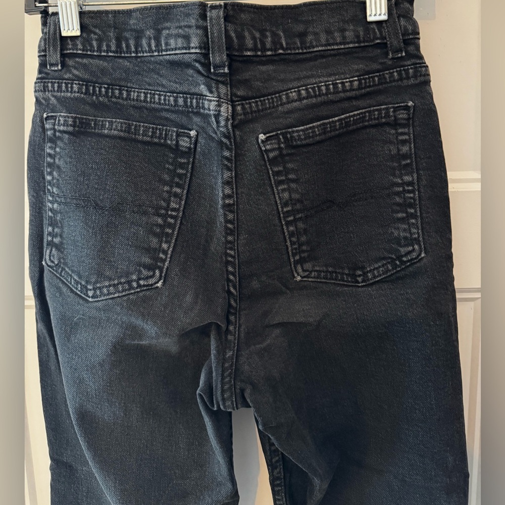 Lois Classic Vintage Straight Leg Relaxed Fit Jeans in Deep Faded Black Wash - Picture 5 of 6